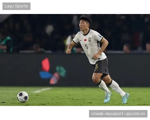 朱辰杰后防核心：守护球场的“铁血守门神”